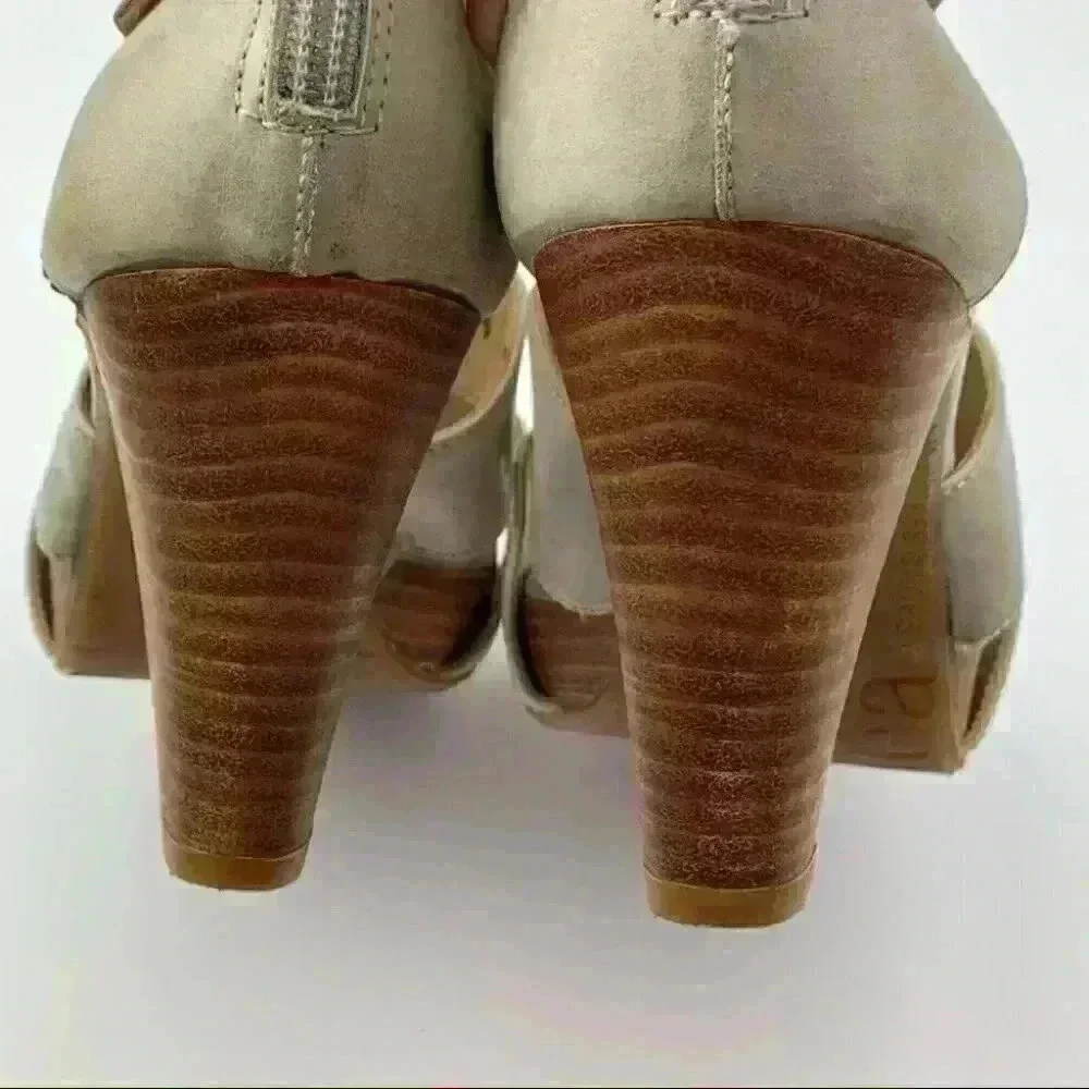 Gadea womens heels size 9 beige leather strappy chunky platforms